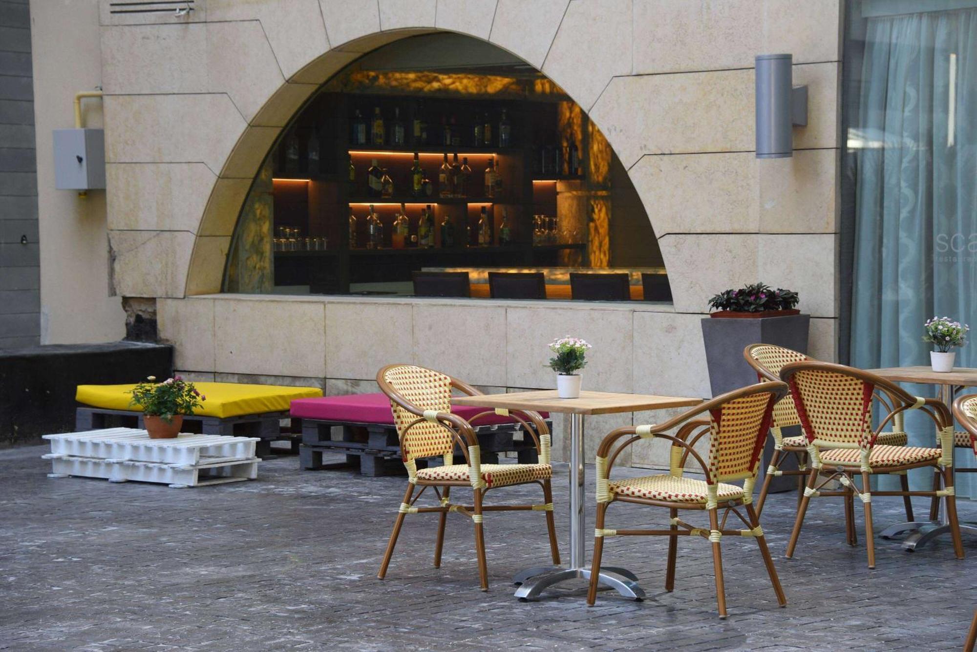 Ramada By Wyndham Downtown Beirut Hotell Exteriör bild